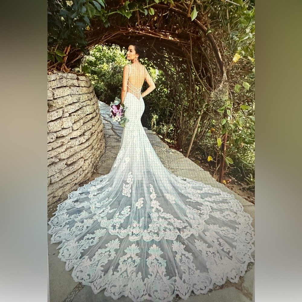 KITTY CHEN! Never worn wedding dress. Tried on only a few times.
